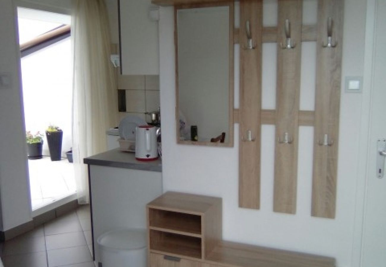 Apartament w Novi Vinodolski - Apartament w Novi Vinodolski z Widok na morze, taras, Klimatyzacja, WIFI (3667-4)