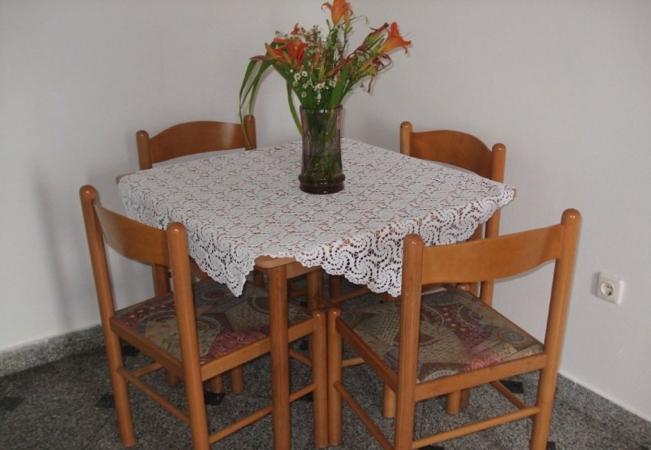 Apartament w Ika - Apartament w Ika z Widok na morze, taras, Klimatyzacja, WIFI (3699-1)