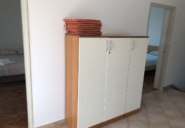 Apartament w Kampor - Apartament w Kampor z Widok na morze, taras, WIFI (3708-2) Apartament w Kampor - Apartament w Kampor z Widok na morze, taras, WIFI (3708-2)