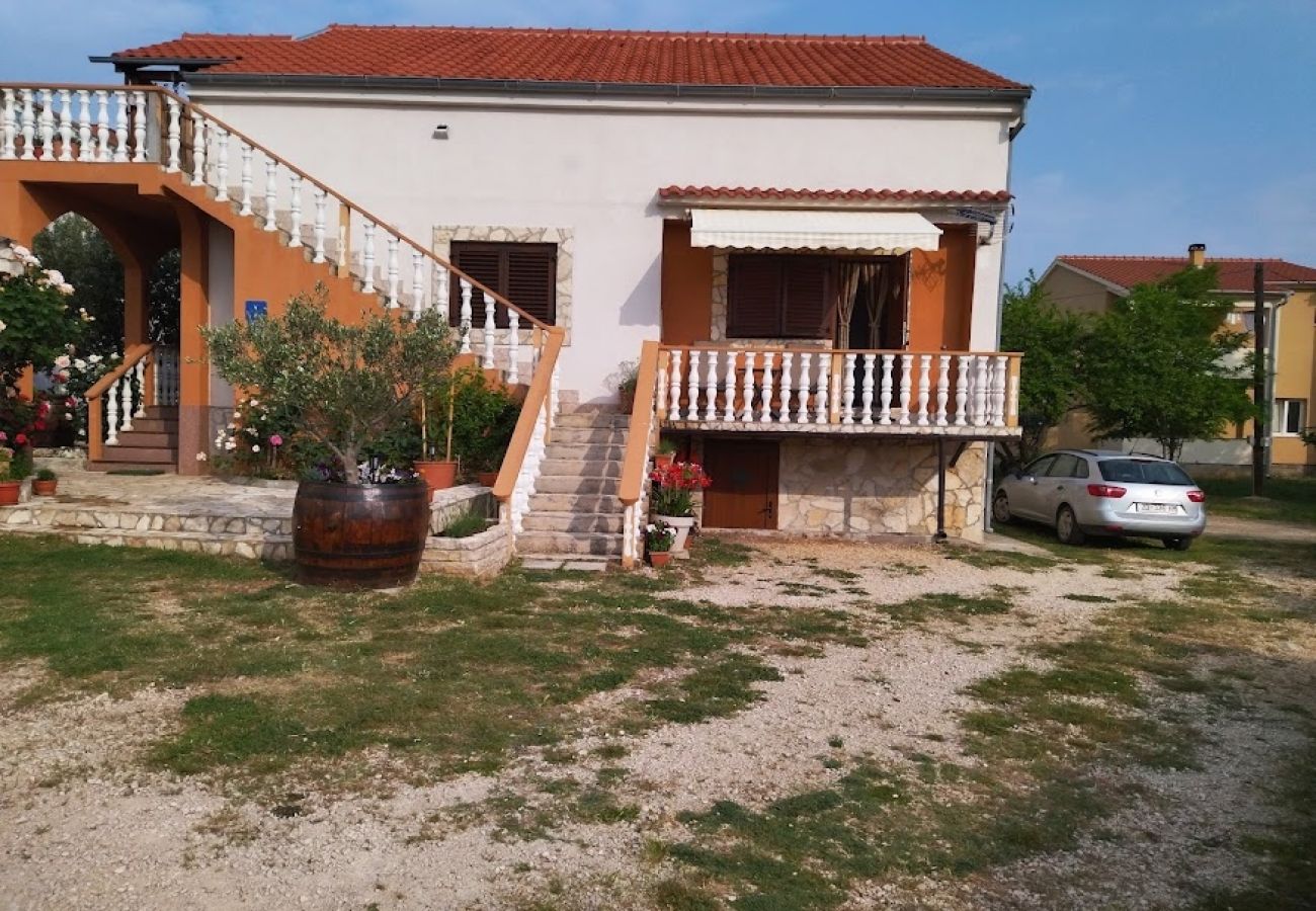 Apartament w Nin - Apartament w Nin z taras, Klimatyzacja, WIFI (3718-1)