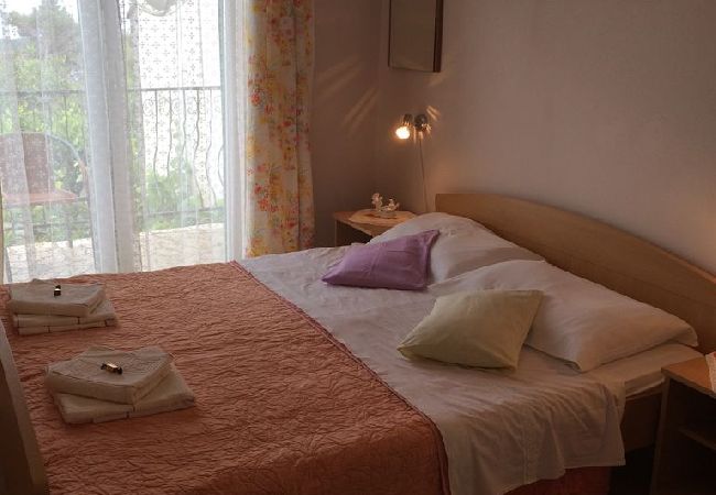 Apartament w Rab - Apartament w Rab z Widok na morze, balkon, WIFI, Pralka (3728-1) Apartament w Rab - Apartament w Rab z Widok na morze, balkon, WIFI, Pralka (3728-1)