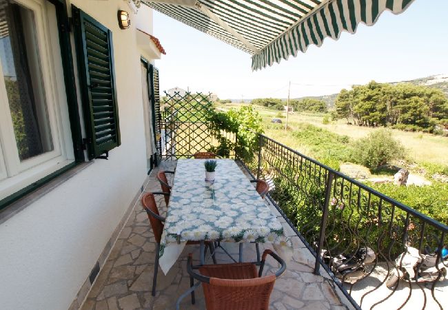 Apartament w Rab - Apartament w Rab z Widok na morze, balkon, WIFI, Pralka (3728-1) Apartament w Rab - Apartament w Rab z Widok na morze, balkon, WIFI, Pralka (3728-1)