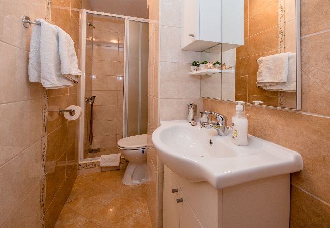 Apartament w Mundanije - Apartament w Mundanije z Widok na morze, taras, Klimatyzacja, WIFI (3748-3) Apartament w Mundanije - Apartament w Mundanije z Widok na morze, taras, Klimatyzacja, WIFI (3748-3)