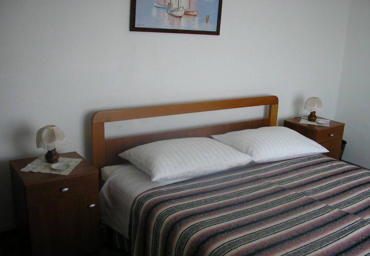 Apartament w Supetarska Draga - Apartament w Supetarska Draga z Widok na morze, taras, Klimatyzacja, WIFI (3750-1)