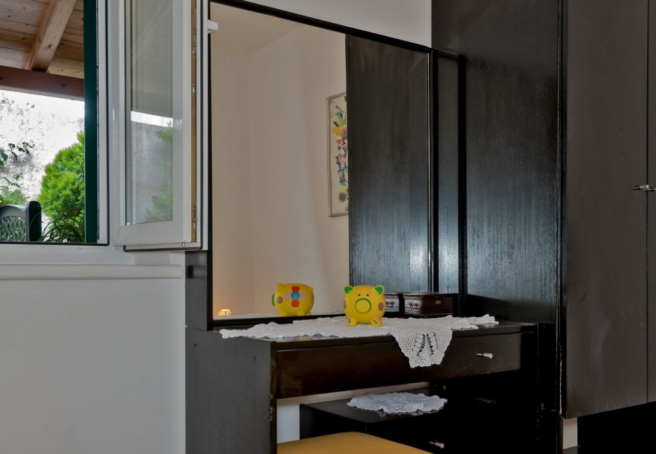 Apartament w Bol - Apartament w Bol z taras, Klimatyzacja, WIFI, Zmywarka (3758-1)