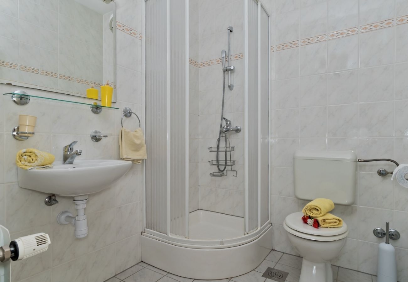 Apartament w Bol - Apartament w Bol z taras, Klimatyzacja, WIFI, Zmywarka (3758-1)