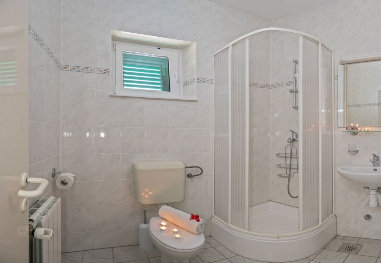 Apartament w Bol - Apartament w Bol z Widok na morze, taras, Klimatyzacja, WIFI (3758-2)