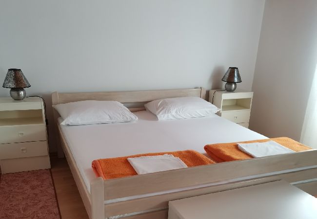 Apartament w Mali Lošinj - Apartament w Mali Lošinj z Widok na morze, taras, Klimatyzacja, WIFI (3780-2) Apartament w Mali Lošinj - Apartament w Mali Lošinj z Widok na morze, taras, Klimatyzacja, WIFI (3780-2)