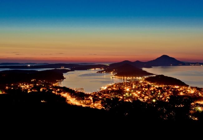 Apartament w Mali Lošinj - Apartament w Mali Lošinj z Widok na morze, taras, Klimatyzacja, WIFI (3780-2) Apartament w Mali Lošinj - Apartament w Mali Lošinj z Widok na morze, taras, Klimatyzacja, WIFI (3780-2)