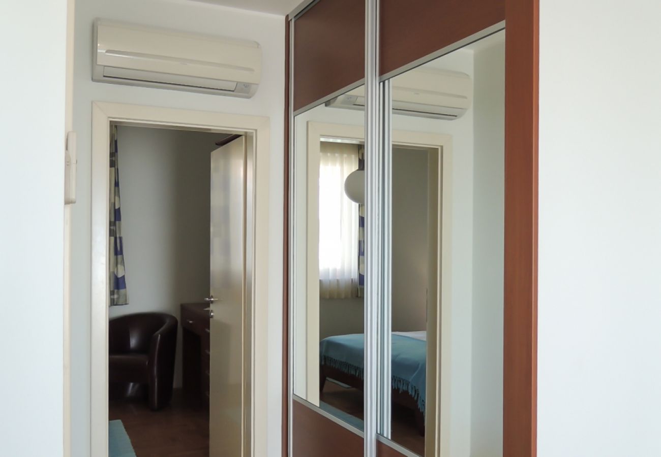 Apartament w Baška Voda - Apartament w Baška Voda z Widok na morze, taras, Klimatyzacja, WIFI (3785-2)