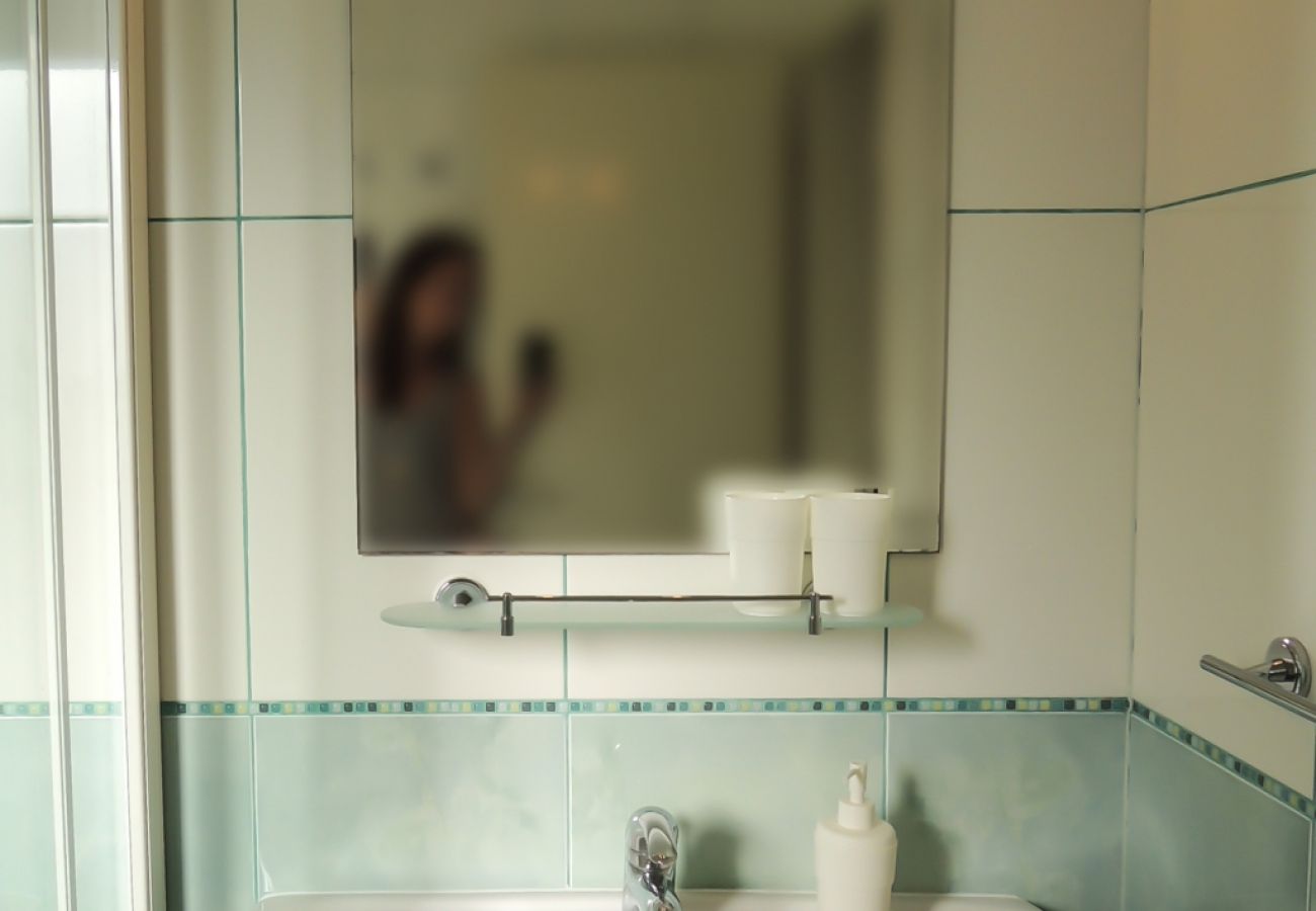 Apartament w Baška Voda - Apartament w Baška Voda z Widok na morze, taras, Klimatyzacja, WIFI (3785-2)