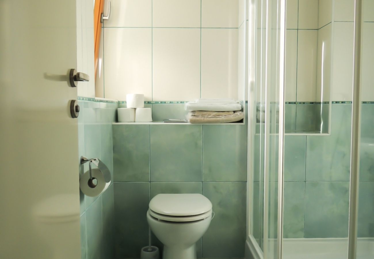 Apartament w Baška Voda - Apartament w Baška Voda z Widok na morze, taras, Klimatyzacja, WIFI (3785-2)