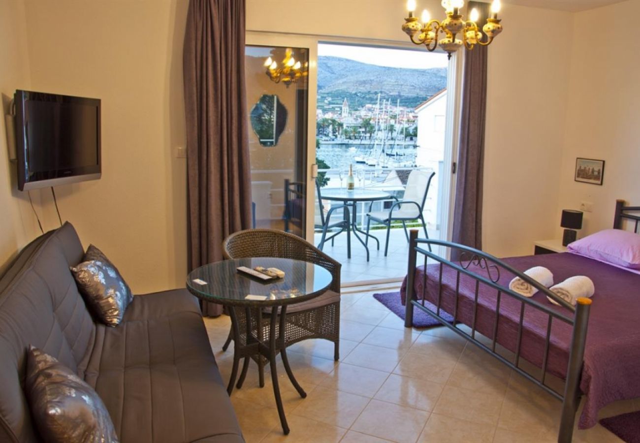 Apartament w Trogir - Apartament w Trogir z Widok na morze, taras, Klimatyzacja, WIFI (3788-2)