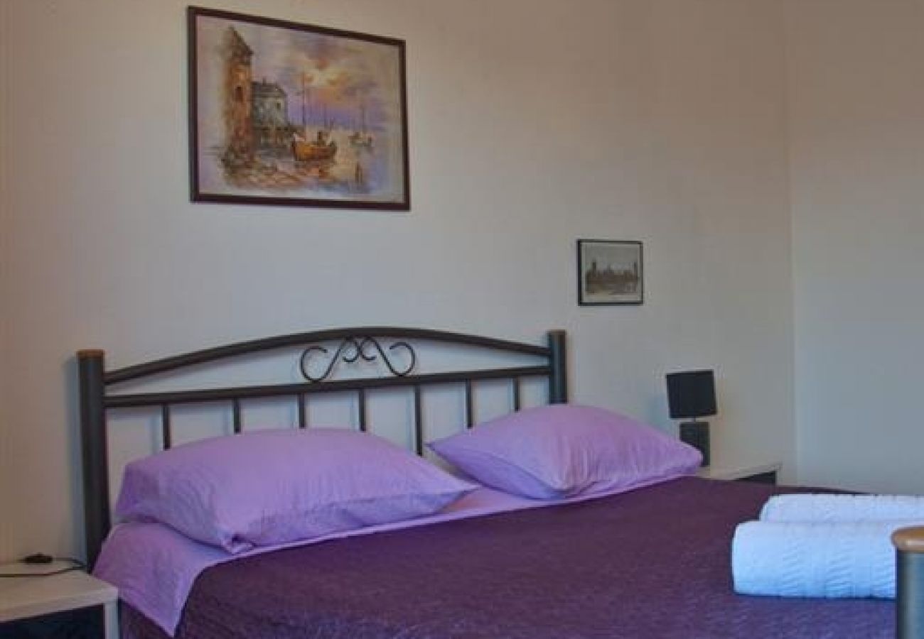 Apartament w Trogir - Apartament w Trogir z Widok na morze, taras, Klimatyzacja, WIFI (3788-2)