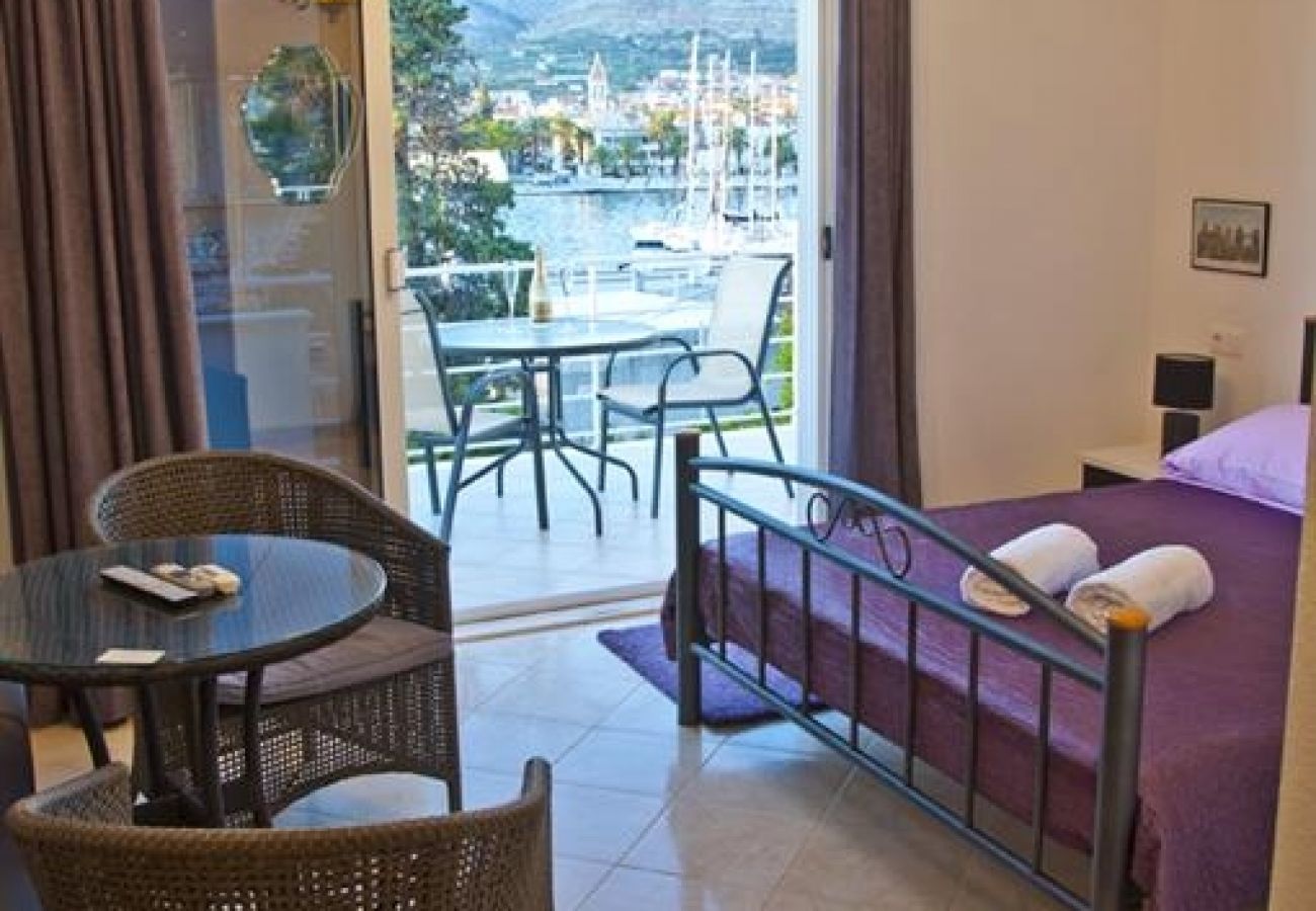 Apartament w Trogir - Apartament w Trogir z Widok na morze, taras, Klimatyzacja, WIFI (3788-2)