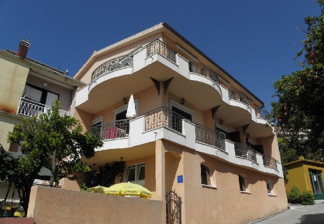 Apartament w Podgora - Apartament w Podgora z Widok na morze, taras, Klimatyzacja, WIFI (3812-5) Apartament w Podgora - Apartament w Podgora z Widok na morze, taras, Klimatyzacja, WIFI (3812-5)