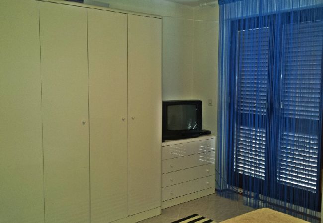 Apartament w Zlarin - Apartament w Zlarin z balkon, WIFI, Pralka (3813-2) Apartament w Zlarin - Apartament w Zlarin z balkon, WIFI, Pralka (3813-2)