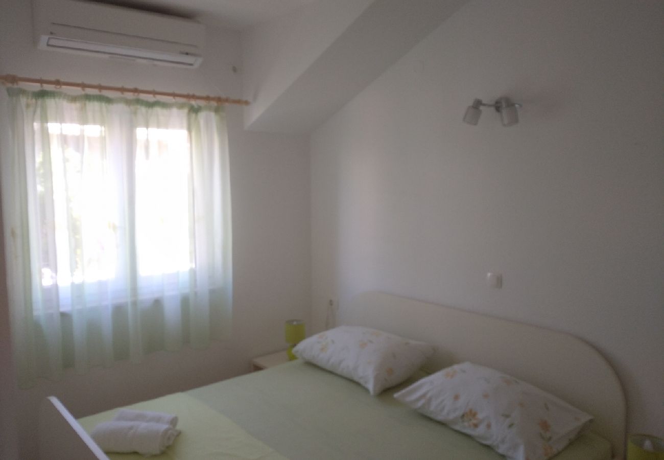 Apartament w Bol - Apartament w Bol z Widok na morze, balkon, Klimatyzacja, WIFI (3835-2)