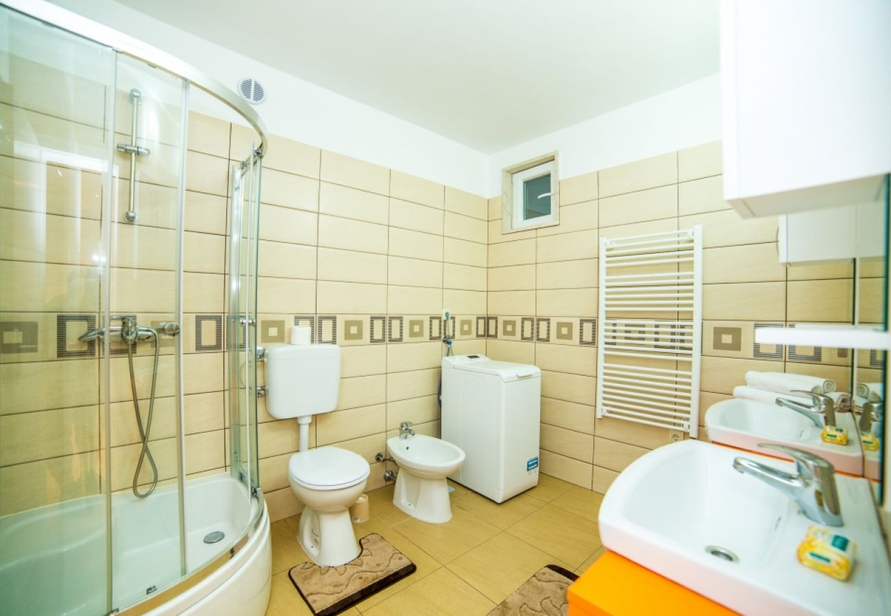 Apartament w Bol - Apartament w Bol z Widok na morze, taras, Klimatyzacja, WIFI (3739-3)