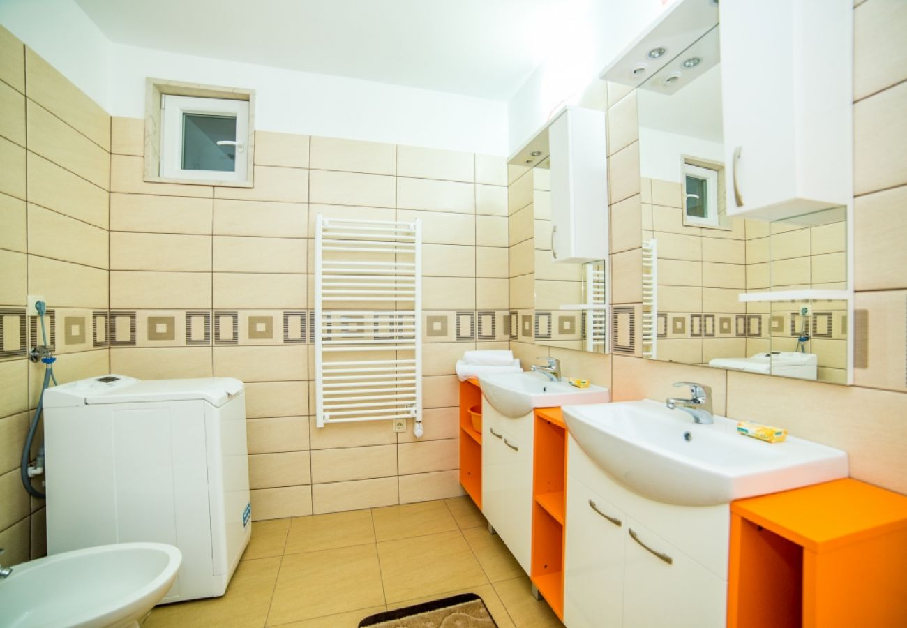 Apartament w Bol - Apartament w Bol z Widok na morze, taras, Klimatyzacja, WIFI (3739-3)