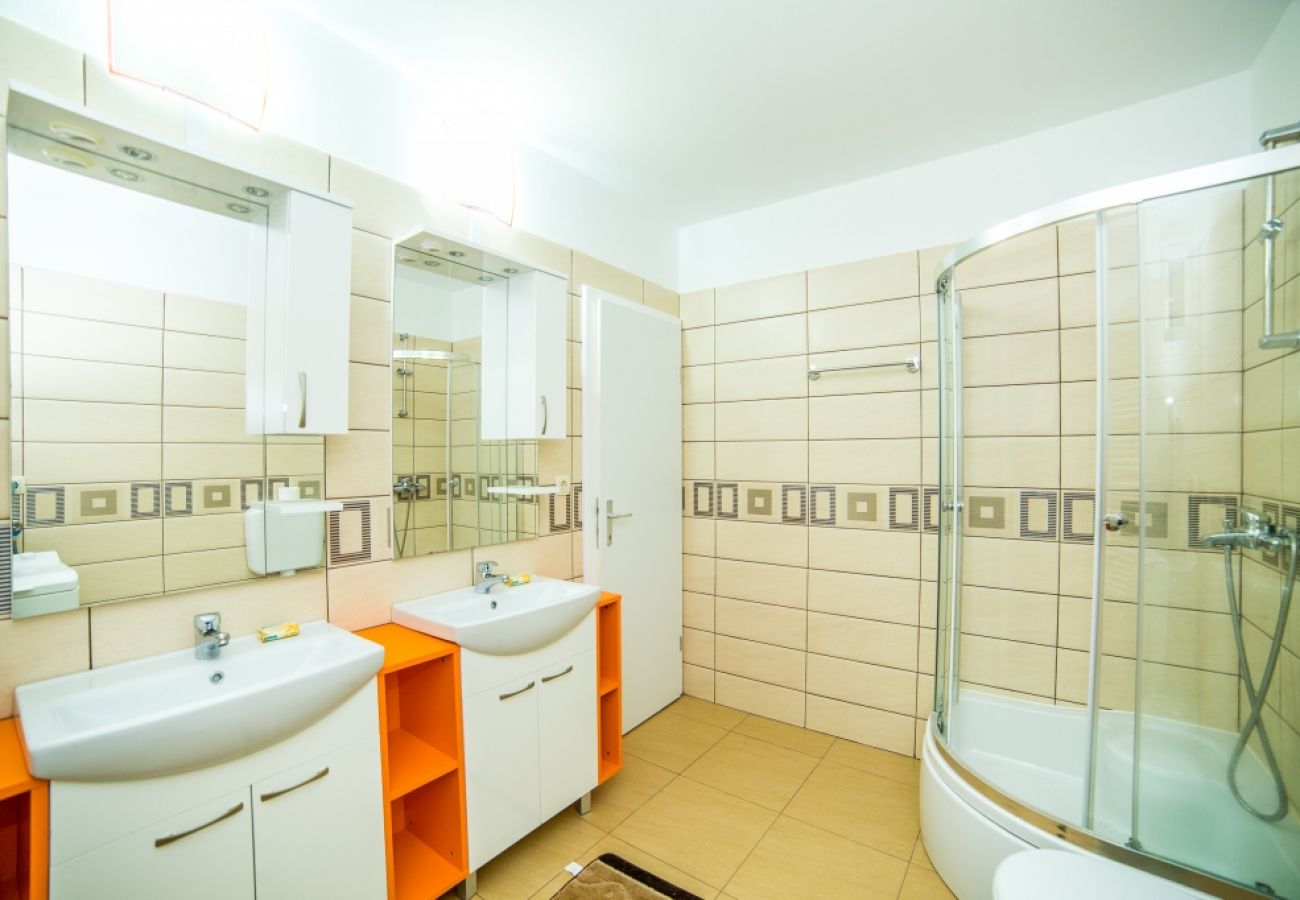 Apartament w Bol - Apartament w Bol z Widok na morze, taras, Klimatyzacja, WIFI (3739-3)