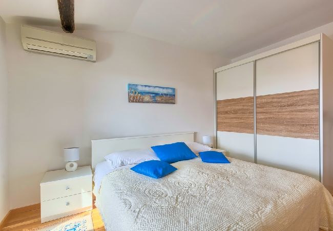 Apartament w Štinjan - Apartament w Štinjan z Widok na morze, taras, Klimatyzacja, WIFI (3326-2) Apartament w Štinjan - Apartament w Štinjan z Widok na morze, taras, Klimatyzacja, WIFI (3326-2)