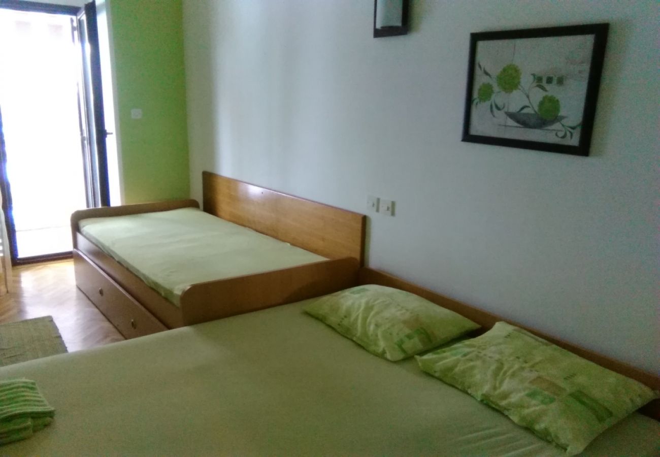 Apartament w Jadranovo - Apartament w Jadranovo z Widok na morze, balkon, Klimatyzacja, WIFI (3856-1)