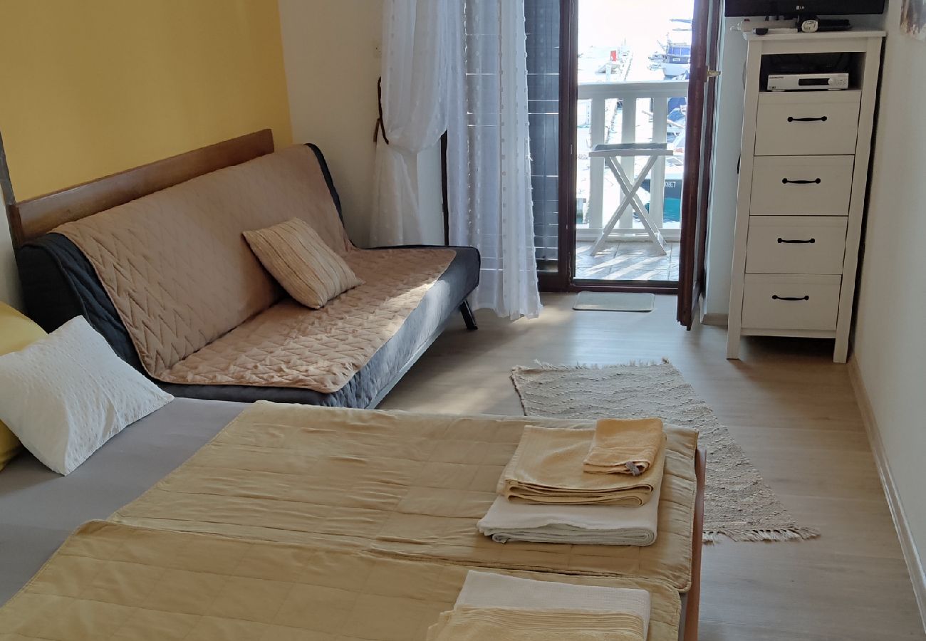 Apartament w Jadranovo - Apartament w Jadranovo z Widok na morze, balkon, Klimatyzacja, WIFI (3856-2)