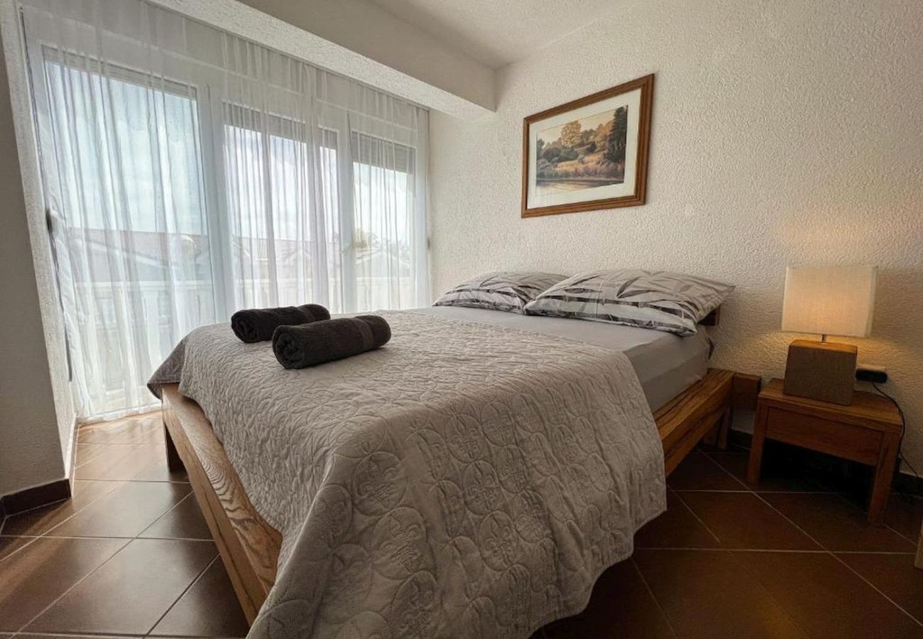 Apartament w Nin - Apartament w Zaton (Zadar) z taras, Klimatyzacja, WIFI, Pralka (4141-5)