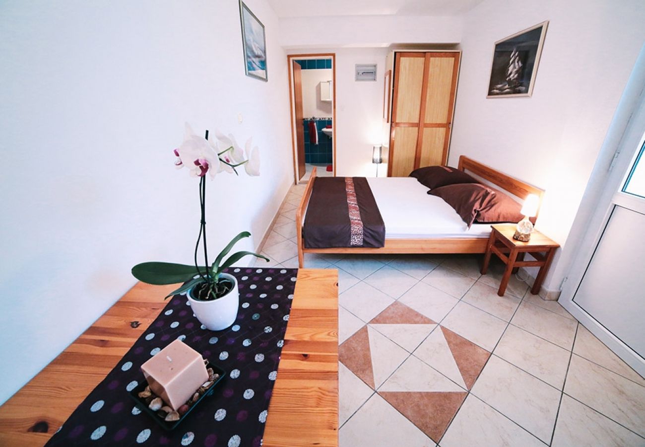 Studio w Duce - Apartament Studio w Duće z Widok na morze, taras, WIFI (4167-10)