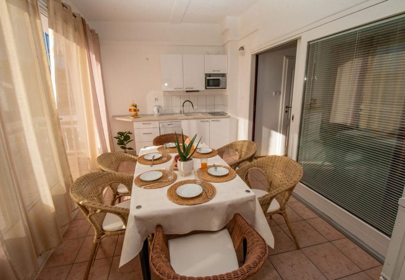 Apartament w Duce - Apartament w Duće z Widok na morze, balkon, Klimatyzacja, WIFI (4172-1)