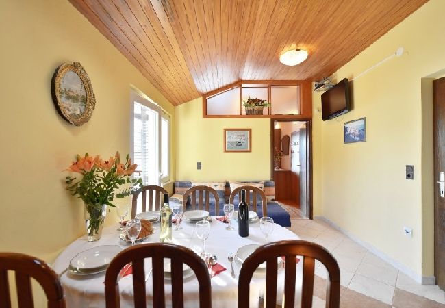 Apartament w Lokva Rogoznica - Apartament w Lokva Rogoznica z Widok na morze, taras, Klimatyzacja, Zmywarka (4184-1) Apartament w Lokva Rogoznica - Apartament w Lokva Rogoznica z Widok na morze, taras, Klimatyzacja, Zmywarka (4184-1)