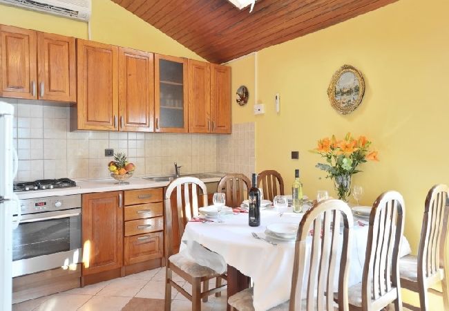 Apartament w Lokva Rogoznica - Apartament w Lokva Rogoznica z Widok na morze, taras, Klimatyzacja, Zmywarka (4184-1) Apartament w Lokva Rogoznica - Apartament w Lokva Rogoznica z Widok na morze, taras, Klimatyzacja, Zmywarka (4184-1)