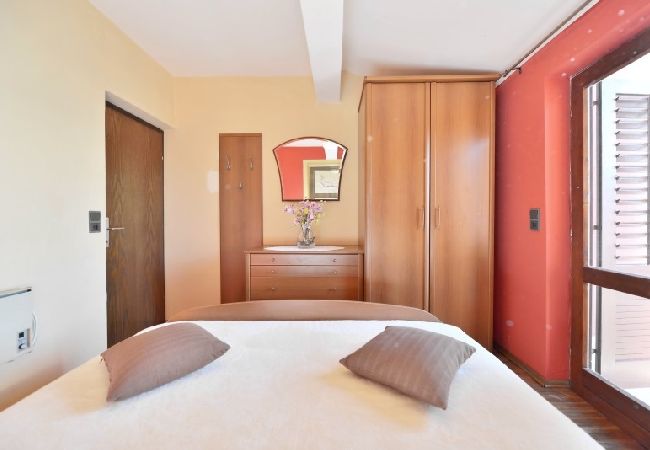 Apartament w Lokva Rogoznica - Apartament w Lokva Rogoznica z Widok na morze, taras, Klimatyzacja, Zmywarka (4184-1) Apartament w Lokva Rogoznica - Apartament w Lokva Rogoznica z Widok na morze, taras, Klimatyzacja, Zmywarka (4184-1)