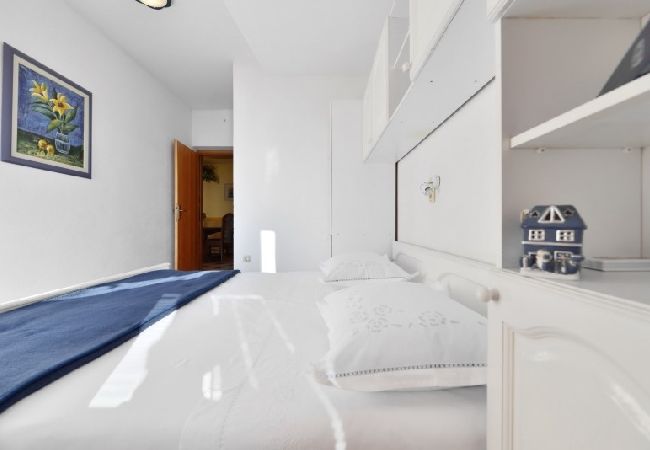 Apartament w Lokva Rogoznica - Apartament w Lokva Rogoznica z Widok na morze, taras, Klimatyzacja, Zmywarka (4184-2) Apartament w Lokva Rogoznica - Apartament w Lokva Rogoznica z Widok na morze, taras, Klimatyzacja, Zmywarka (4184-2)