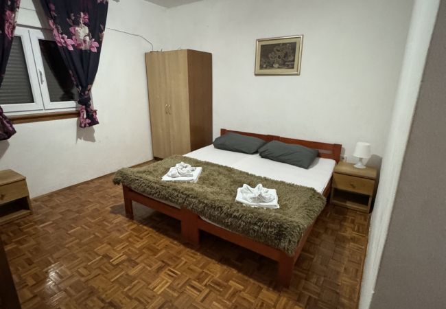 Apartament w Seline - Apartament w Seline z widokiem na morze, tarasem, W-LAN, pralką (4209-2) Apartament w Seline - Apartament w Seline z widokiem na morze, tarasem, W-LAN, pralką (4209-2)