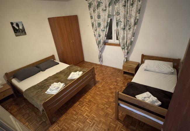 Apartament w Seline - Apartament w Seline z widokiem na morze, tarasem, W-LAN, pralką (4209-2) Apartament w Seline - Apartament w Seline z widokiem na morze, tarasem, W-LAN, pralką (4209-2)