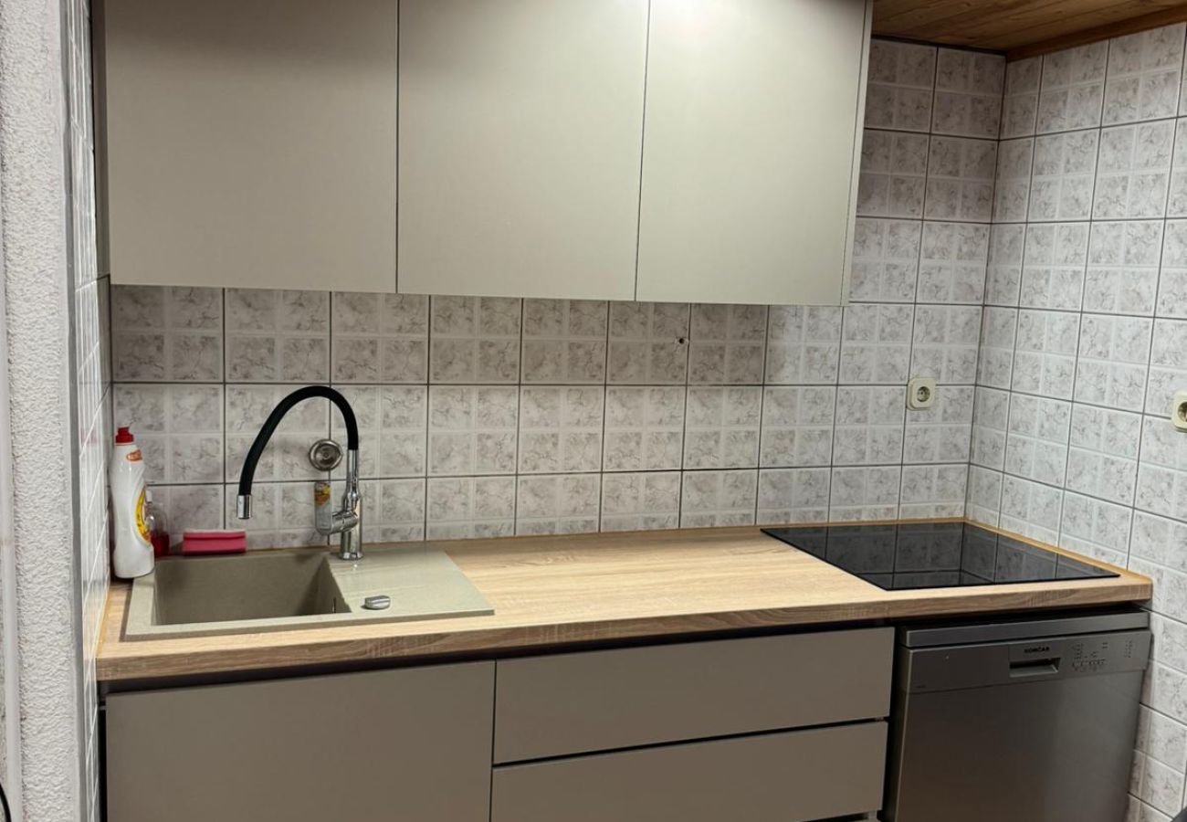 Apartament w Seline - Apartament w Seline z widokiem na morze, tarasem, W-LAN, pralką (4209-2)