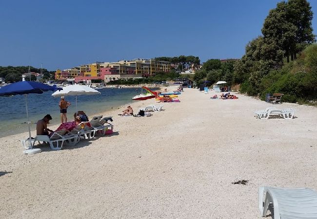 Apartament w Banjole - Apartament w Banjole z taras, Klimatyzacja, WIFI (4211-2) Apartament w Banjole - Apartament w Banjole z taras, Klimatyzacja, WIFI (4211-2)
