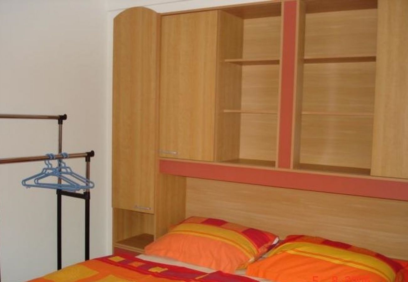 Apartament w Lopar - Apartament w Lopar z taras, Klimatyzacja, WIFI, Zmywarka (4224-4)