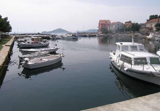 Apartament w Poljana - Apartament w Poljana z Widok na morze, taras, Klimatyzacja, WIFI (4232-1) Apartament w Poljana - Apartament w Poljana z Widok na morze, taras, Klimatyzacja, WIFI (4232-1)