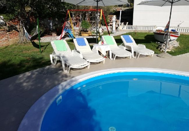 Apartament w Kampor - Apartament w Kampor z taras, WIFI (4235-4) Apartament w Kampor - Apartament w Kampor z taras, WIFI (4235-4)