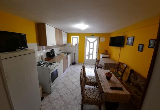 Apartament w Kampor - Apartament w Kampor z taras, WIFI (4235-4) Apartament w Kampor - Apartament w Kampor z taras, WIFI (4235-4)