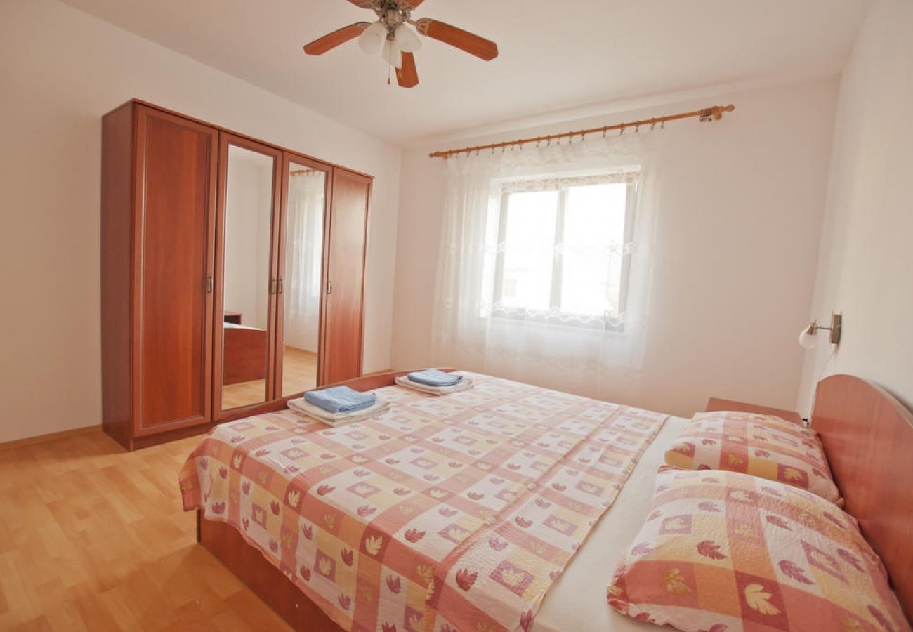 Apartament w Cres - Apartament w Cres z Widok na morze, balkon, Klimatyzacja, WIFI (4249-1)