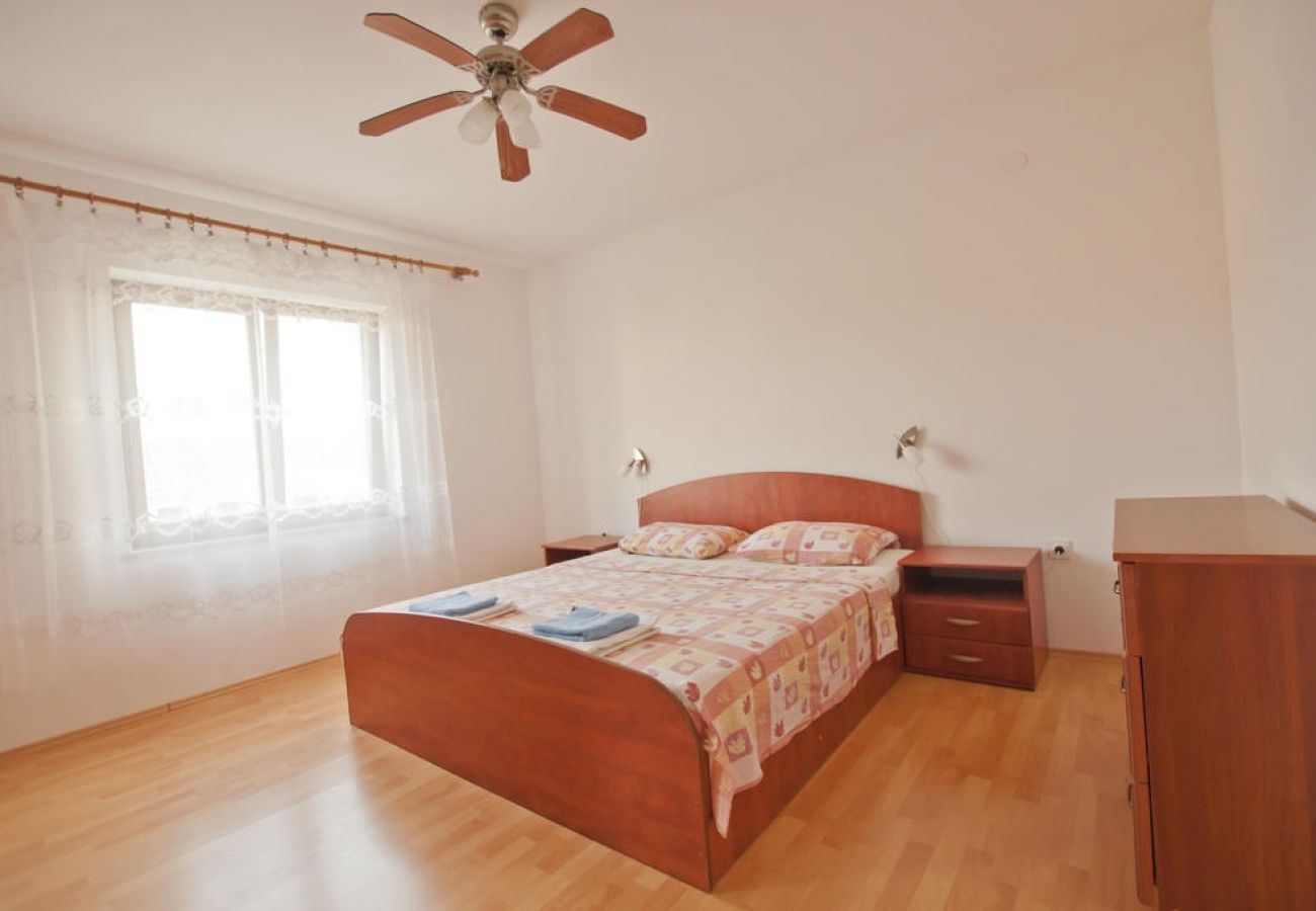 Apartament w Cres - Apartament w Cres z Widok na morze, balkon, Klimatyzacja, WIFI (4249-1)