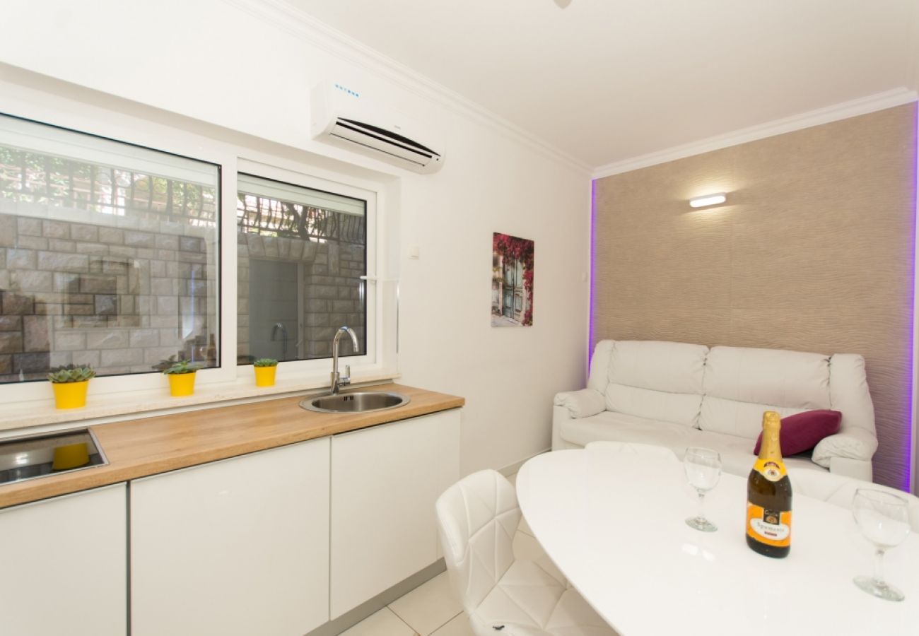 Apartament w Trogir - Apartament w Trogir z Widok na morze, taras, Klimatyzacja, WIFI (3459-3)