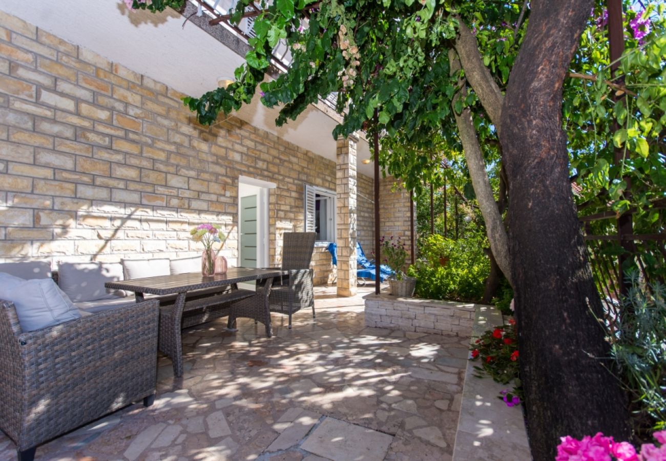 Apartament w Trogir - Apartament w Trogir z Widok na morze, taras, Klimatyzacja, WIFI (3459-3)