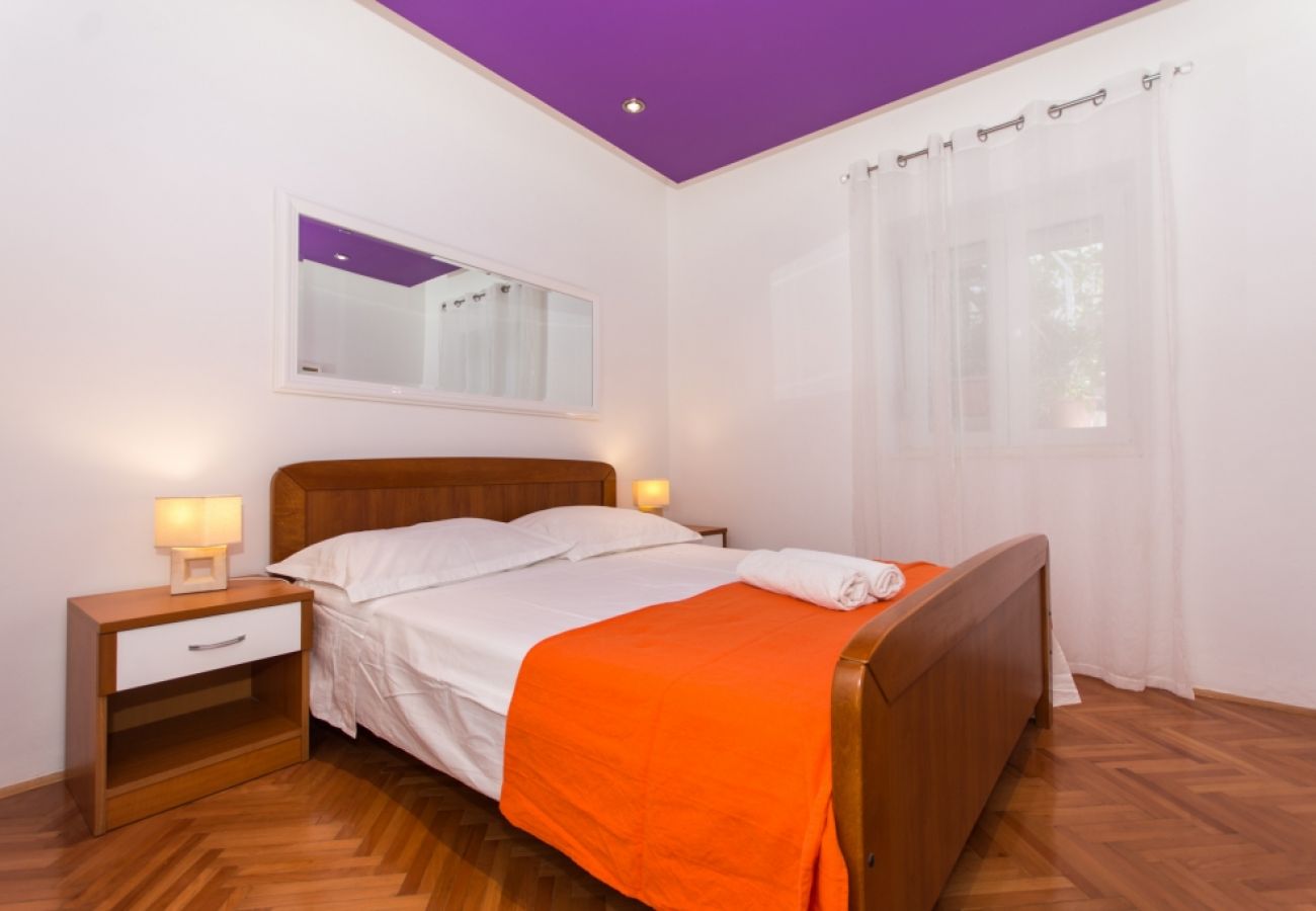 Apartament w Trogir - Apartament w Trogir z Widok na morze, taras, Klimatyzacja, WIFI (3459-3)