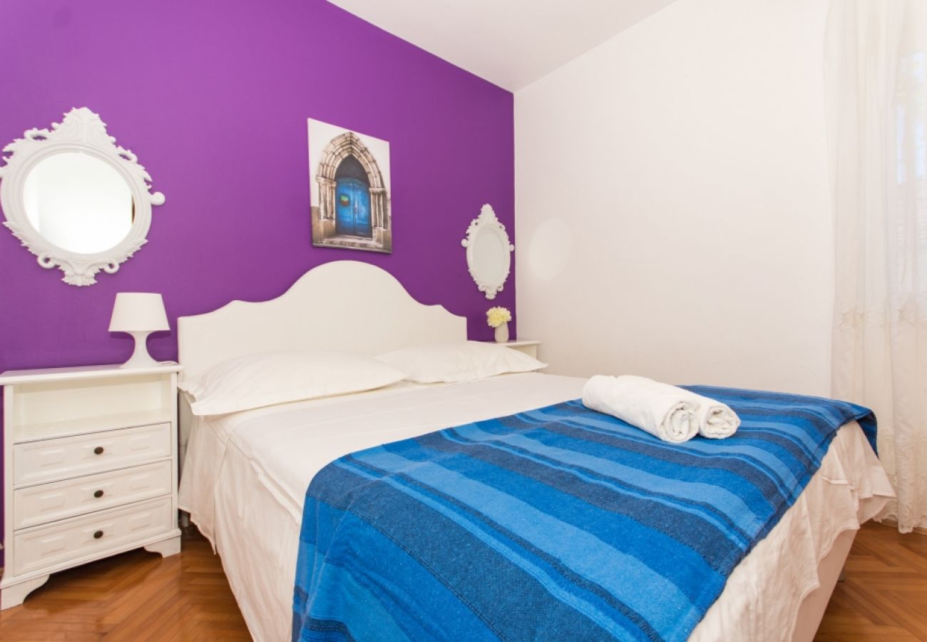 Apartament w Trogir - Apartament w Trogir z Widok na morze, taras, Klimatyzacja, WIFI (3459-3)