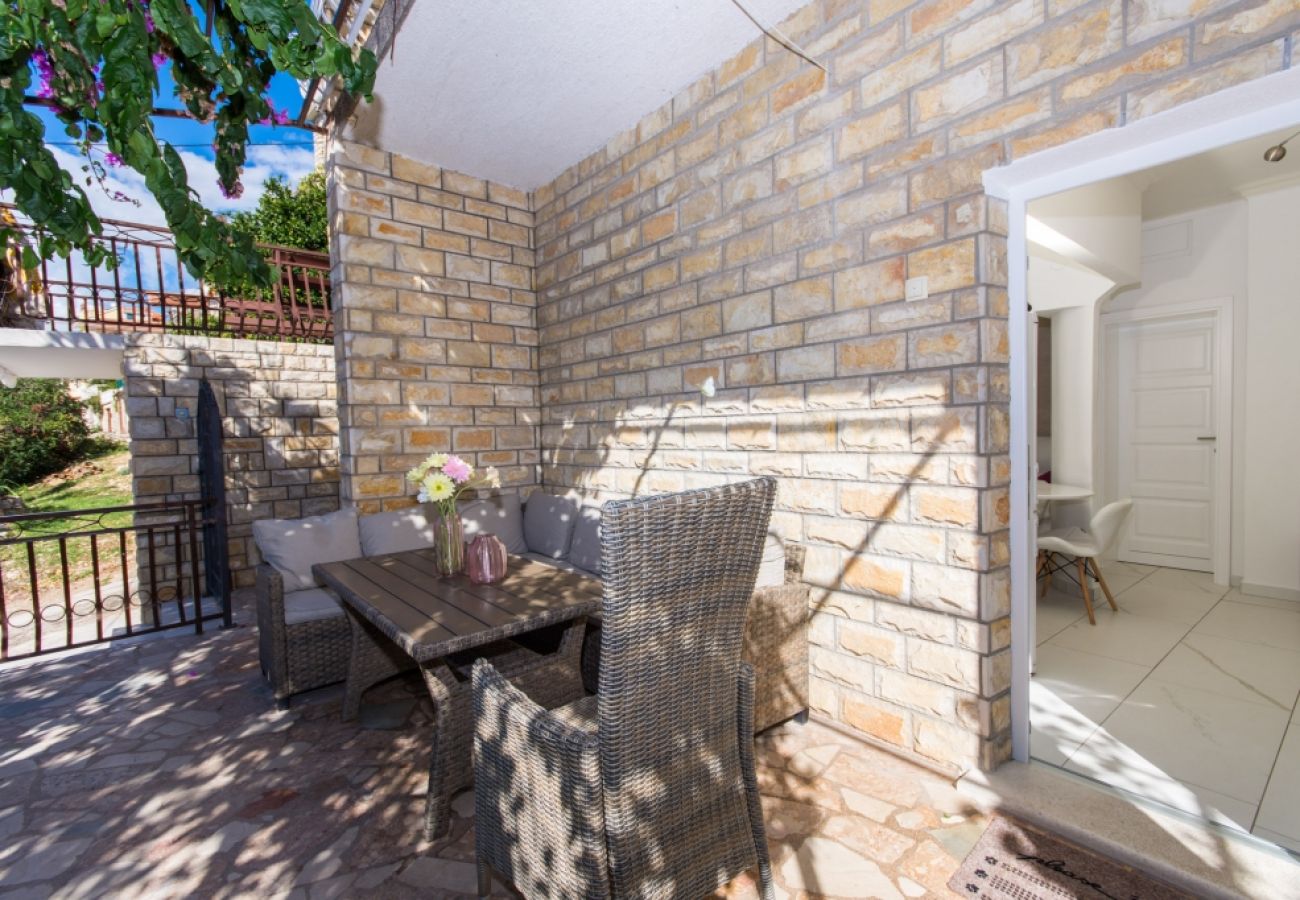 Apartament w Trogir - Apartament w Trogir z Widok na morze, taras, Klimatyzacja, WIFI (3459-3)